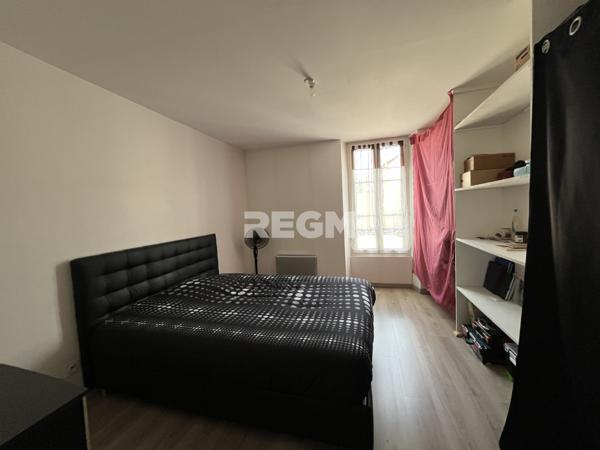 Nemours (77140) Immeuble de 3 appartements avec jardin.