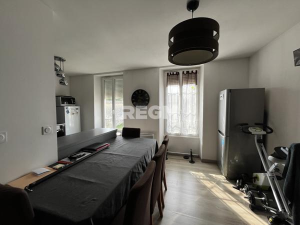 Nemours (77140) Immeuble de 3 appartements avec jardin.