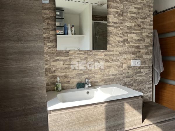 Nemours (77140) Immeuble de 3 appartements avec jardin.