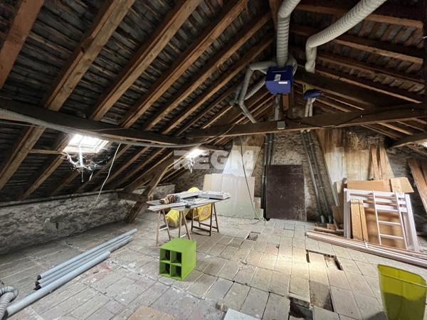 Nemours (77140) Immeuble de 3 appartements avec jardin.