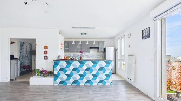 T3, parfait état, lumineux, balcon et double box à Villejuif