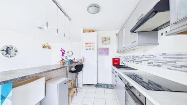 T3, parfait état, lumineux, balcon et double box à Villejuif