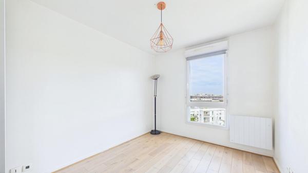 T3, parfait état, lumineux, balcon et double box à Villejuif