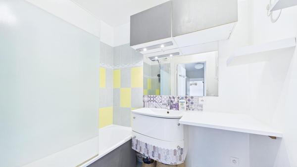 T3, parfait état, lumineux, balcon et double box à Villejuif
