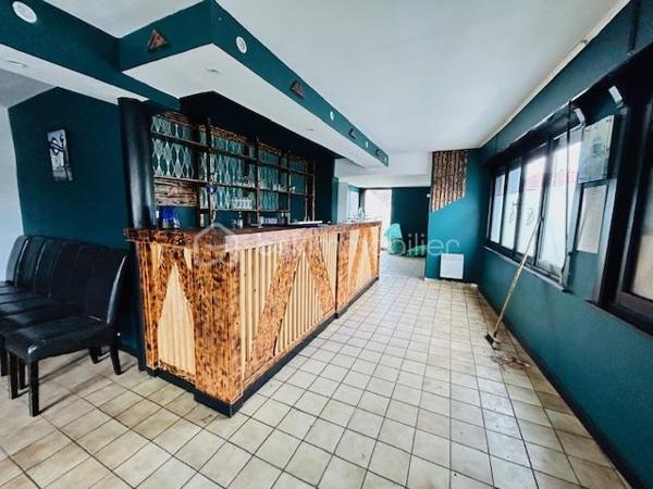 Immeuble commercial de 124 m²