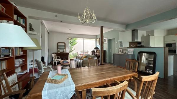 Le Bouscat - Échoppe Double en Pierre rénovée de 134 m² avec patio Intérieur et Terrasse