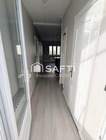 Immeuble avec un F4, un F3, garages et dépendance.