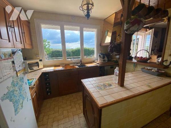 ENTRE CHARTRES ET AUNEAU
Venez découvrir ce charmant pavillon de maçon aux beaux volumes compr...