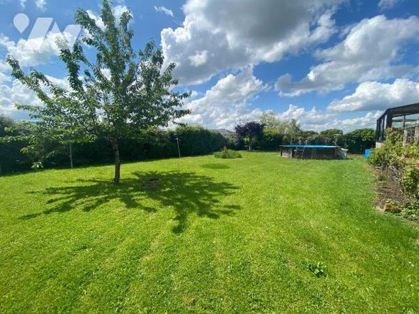 ENTRE CHARTRES ET AUNEAU
Venez découvrir ce charmant pavillon de maçon aux beaux volumes compr...