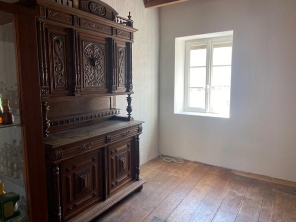 MOUTIERS SUR LAY EN PLEIN COEUR DU BOURG MAISON EN PIERRES RENOVEE 4 CHAMBRES IDEAL GRAND LOCATIF