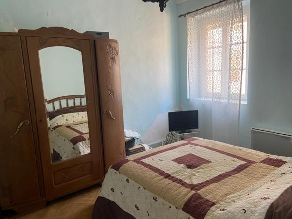 MOUTIERS SUR LAY EN PLEIN COEUR DU BOURG MAISON EN PIERRES RENOVEE 4 CHAMBRES IDEAL GRAND LOCATIF