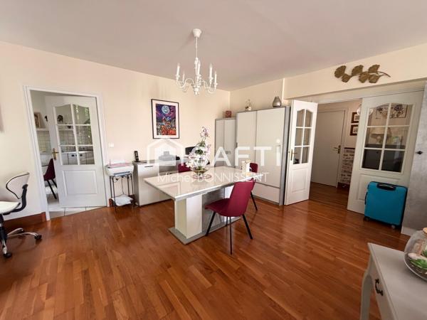 Appartement avec ascenseur et garage plein centre ville .