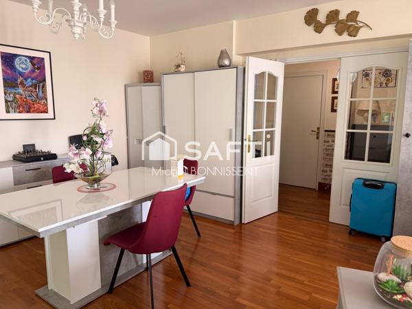 Appartement avec ascenseur et garage plein centre ville .