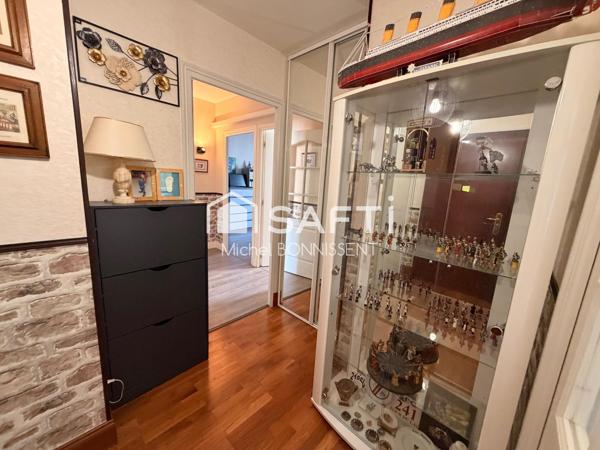 Appartement avec ascenseur et garage plein centre ville .