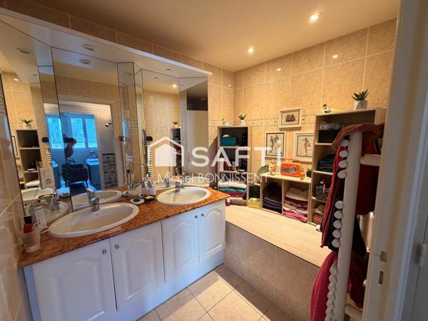Appartement avec ascenseur et garage plein centre ville .