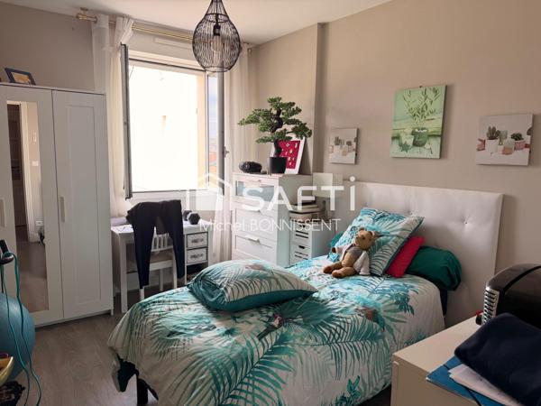 Appartement avec ascenseur et garage plein centre ville .
