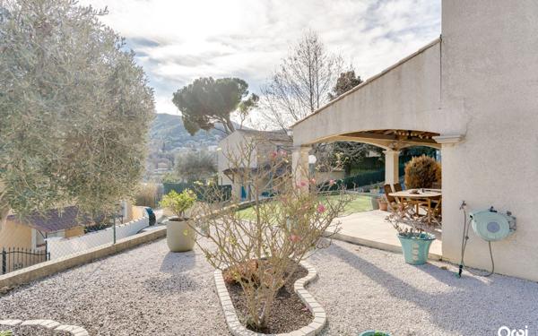 Maison à vendre    2 pièces •  Marseille 11