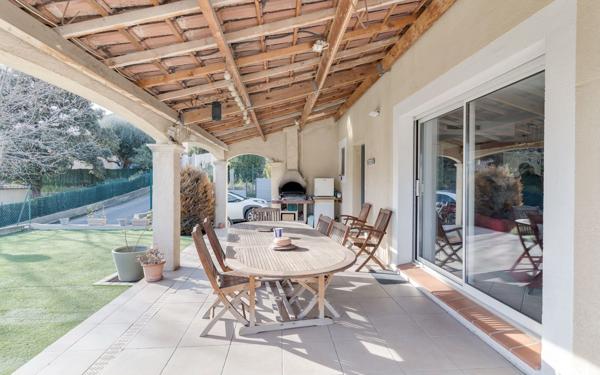 Maison à vendre    2 pièces •  Marseille 11