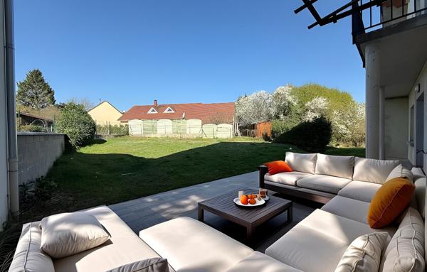 Appartement 5 pièces, 98 m2 de plain-pied avec terrasse et jardin 250 m2