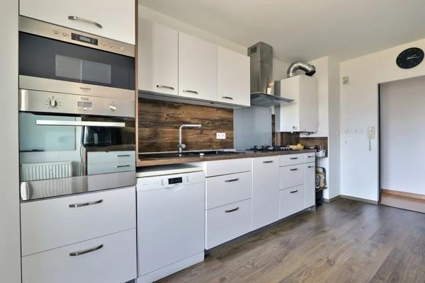 EXCLUSIVITÉ – SUPERBE T5 DE 101 m² AVEC GRANDE TERRASSE, VUE DÉGAGÉE ET 2 GARAGES