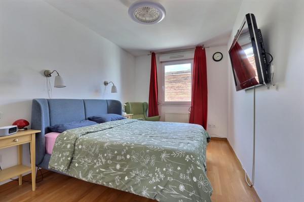 EXCLUSIVITÉ – SUPERBE T5 DE 101 m² AVEC GRANDE TERRASSE, VUE DÉGAGÉE ET 2 GARAGES