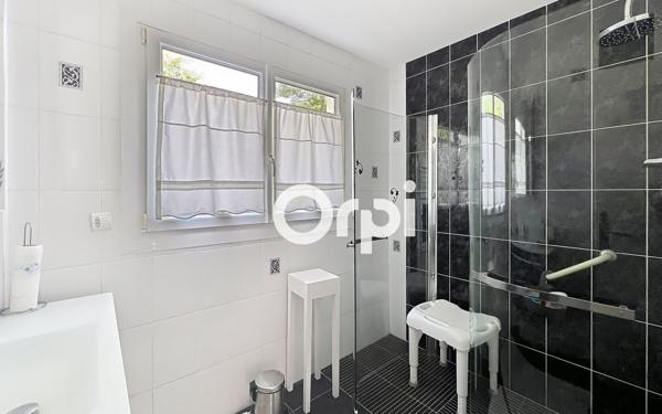 Maison à vendre    9 pièces •  Saint-Lyphard