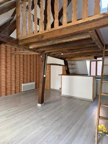 STUDIO avec MEZZANINE COMPIEGNE