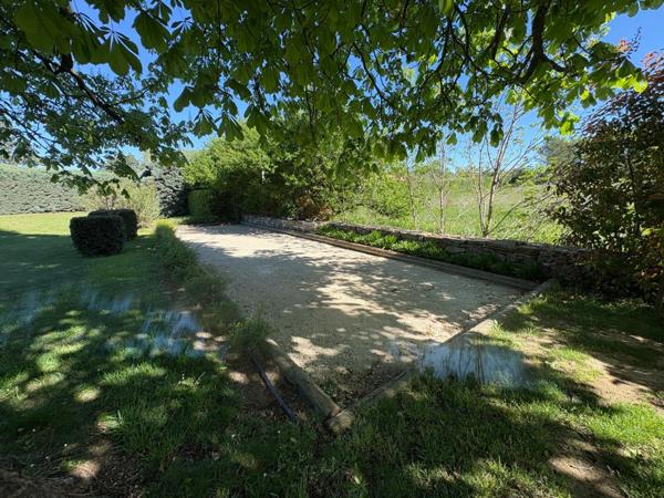 A vendre Aix-en-Provence Sud véritable mas à Trets proche Peynier vue Sainte Victoire au calme avec grand jardin paysagé