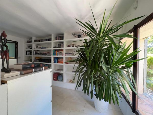 A vendre Aix-en-Provence Sud véritable mas à Trets proche Peynier vue Sainte Victoire au calme avec grand jardin paysagé