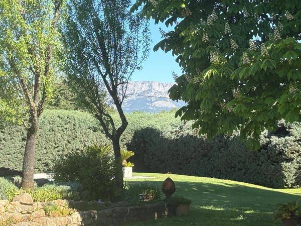 A vendre Aix-en-Provence Sud véritable mas à Trets proche Peynier vue Sainte Victoire au calme avec grand jardin paysagé