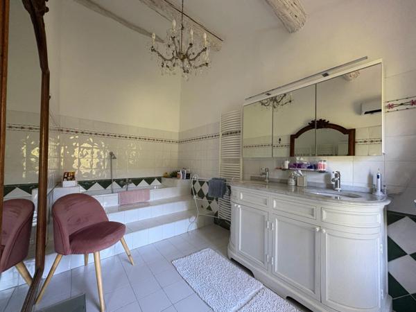 A vendre Aix-en-Provence Sud véritable mas à Trets proche Peynier vue Sainte Victoire au calme avec grand jardin paysagé