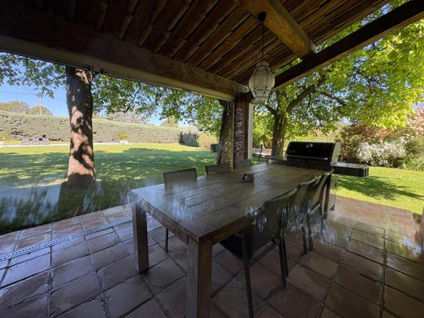 A vendre Aix-en-Provence Sud véritable mas à Trets proche Peynier vue Sainte Victoire au calme avec grand jardin paysagé