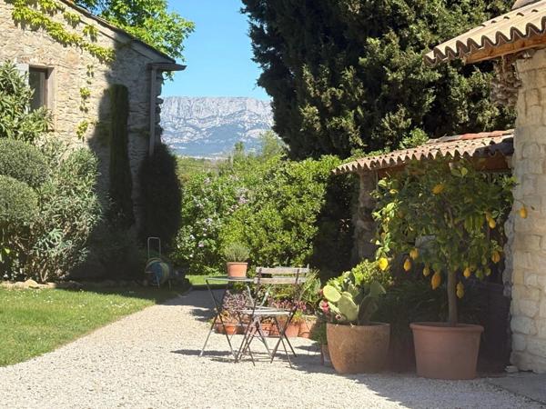A vendre Aix-en-Provence Sud véritable mas à Trets proche Peynier vue Sainte Victoire au calme avec grand jardin paysagé