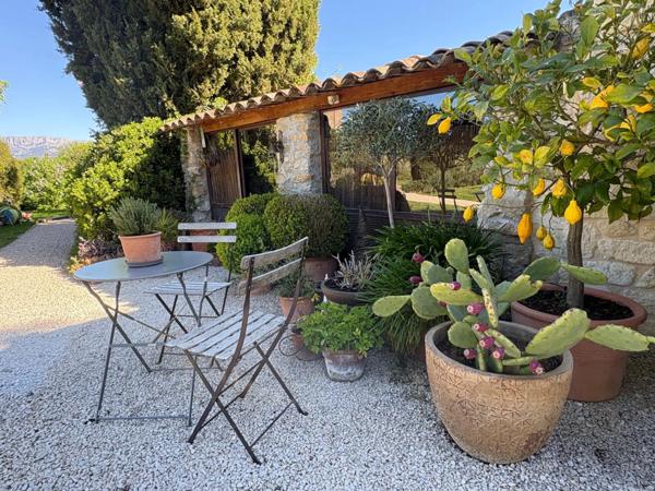 A vendre Aix-en-Provence Sud véritable mas à Trets proche Peynier vue Sainte Victoire au calme avec grand jardin paysagé