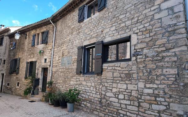 Maison à vendre    3 pièces • 122 m2 Barjac