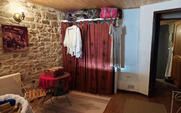 Maison à vendre    3 pièces • 122 m2 Barjac