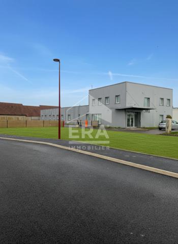 Locaux professionnels et commercial de 570m² avec parking