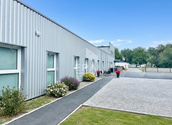 Locaux professionnels et commercial de 570m² avec parking