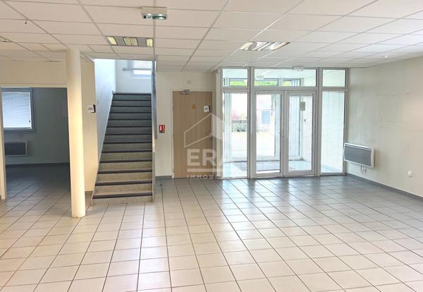 Locaux professionnels et commercial de 570m² avec parking
