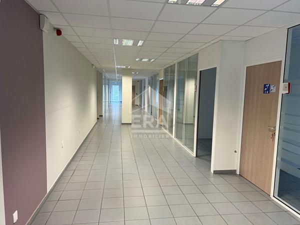 Locaux professionnels et commercial de 570m² avec parking