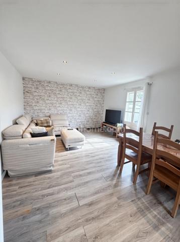 Maison 2 chambres avec cour et portail électrique – Roullet-Saint-Estèphe