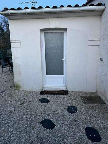 Maison 2 chambres avec cour et portail électrique – Roullet-Saint-Estèphe