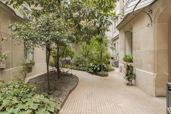 Appartement Paris 17 e - RUE DE TOCQUEVILLE / MARCHÉ DE LÉVIS