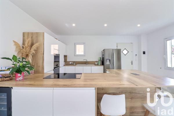 Maison 6 pièces de 180 m² à Cabrières (30210)