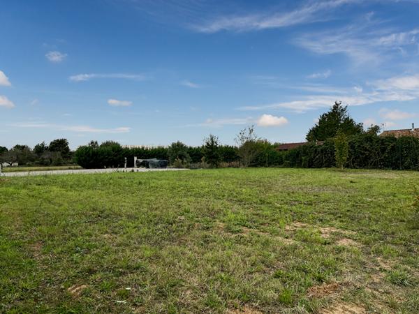 Terrain plat 891m² constructible - Proche centre Bessières
