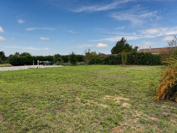 Terrain plat 891m² constructible - Proche centre Bessières