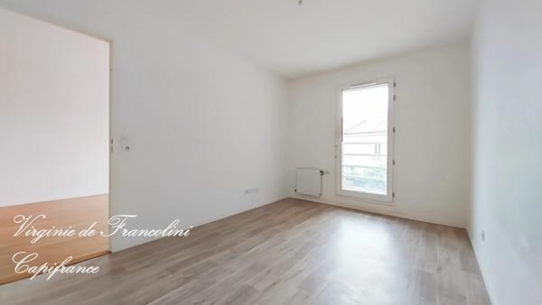 Bas de Montreuil-5mn métro Croix de chavaux L9-A vendre appartement 2 p-2ème étage-calme-Lumineux-Immeuble 2015
