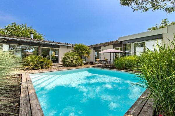 Maison d'architecte, type 06, 200 m2 hab, secteur résidentiel