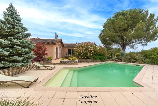 Spacieuse Maison de Plain‑Pied de 178 m², 3 chambres, bureau, garage et jardin arboré avec piscine.