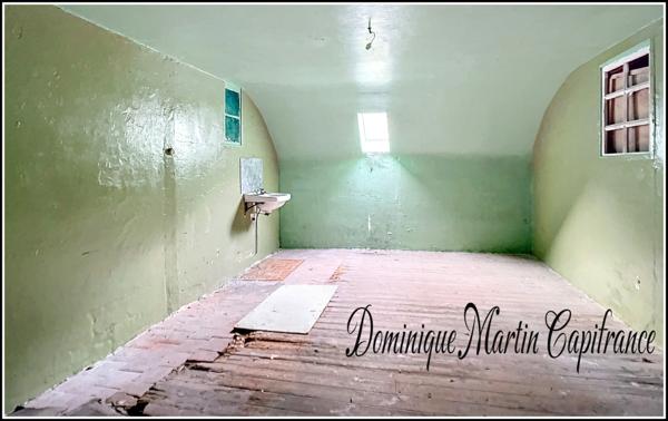 Immeuble à vendre LA CHARTRE SUR LE LOIR (72)-bâtis de 519m²- jardin- écurie- bord de Loir